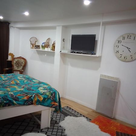Saint-Pierre-le-Moûtier Chambre Chez L'Habitant المظهر الخارجي الصورة