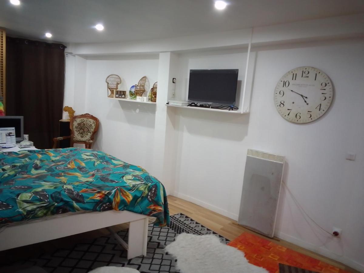 Saint-Pierre-le-Moûtier Chambre Chez L'Habitant المظهر الخارجي الصورة