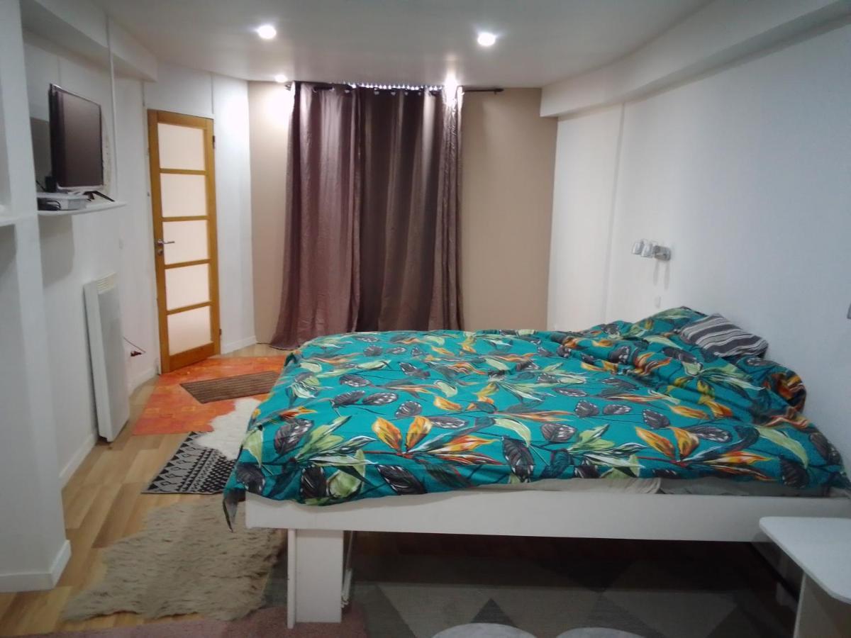 Saint-Pierre-le-Moûtier Chambre Chez L'Habitant المظهر الخارجي الصورة
